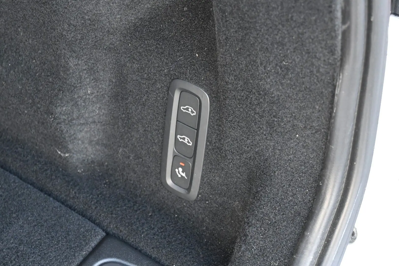 XC60 B5D AWD R-Design LUFT 360 H&K STHZ HUD QI