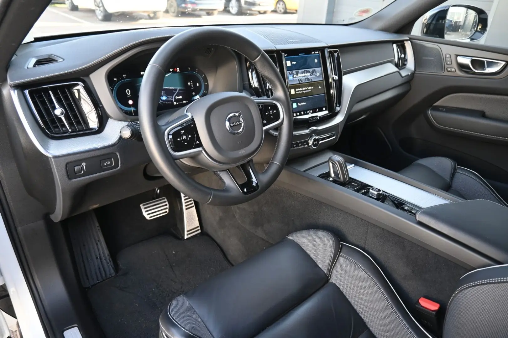 XC60 B5D AWD R-Design LUFT 360 H&K STHZ HUD QI