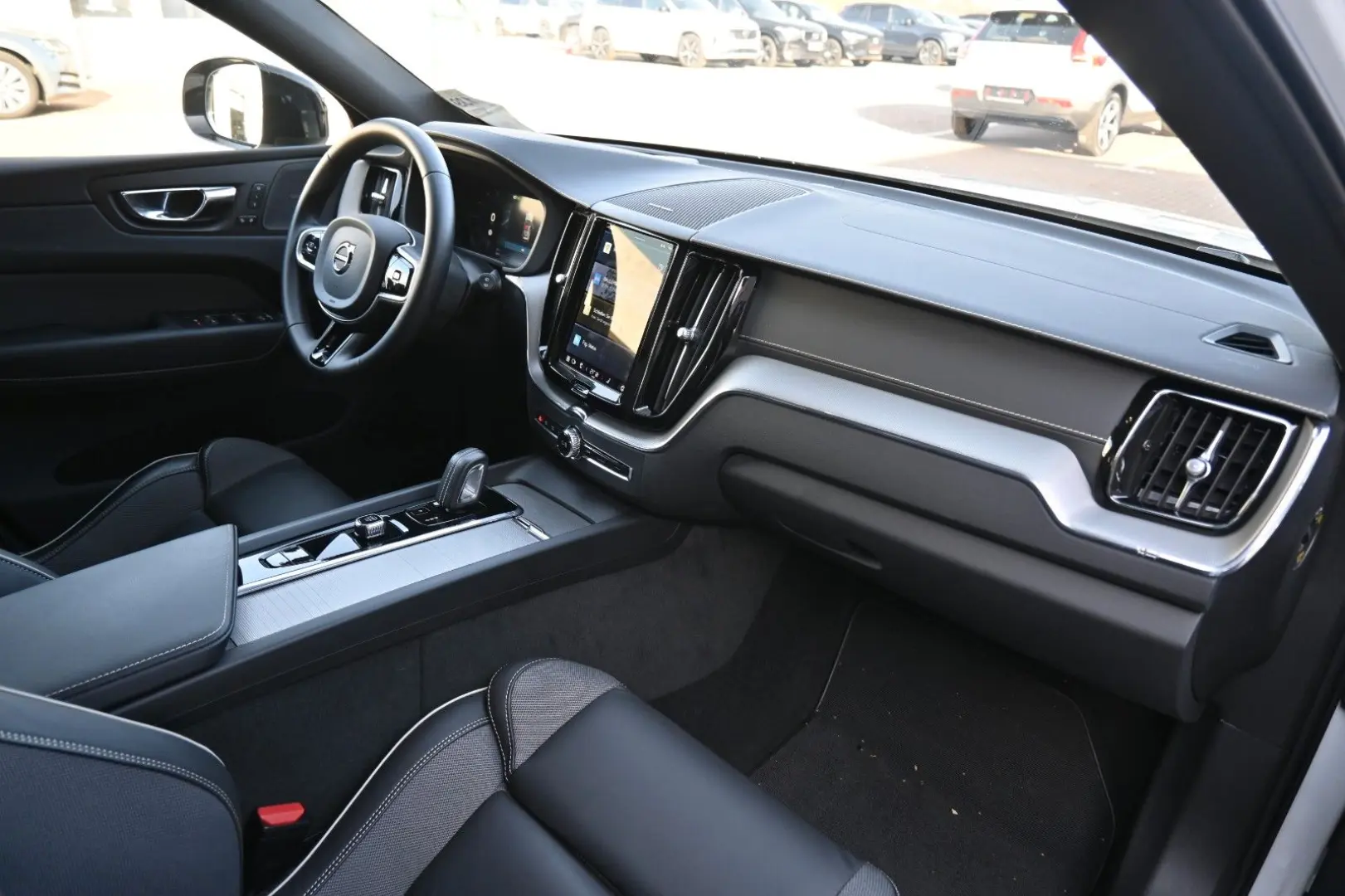 XC60 B5D AWD R-Design LUFT 360 H&K STHZ HUD QI