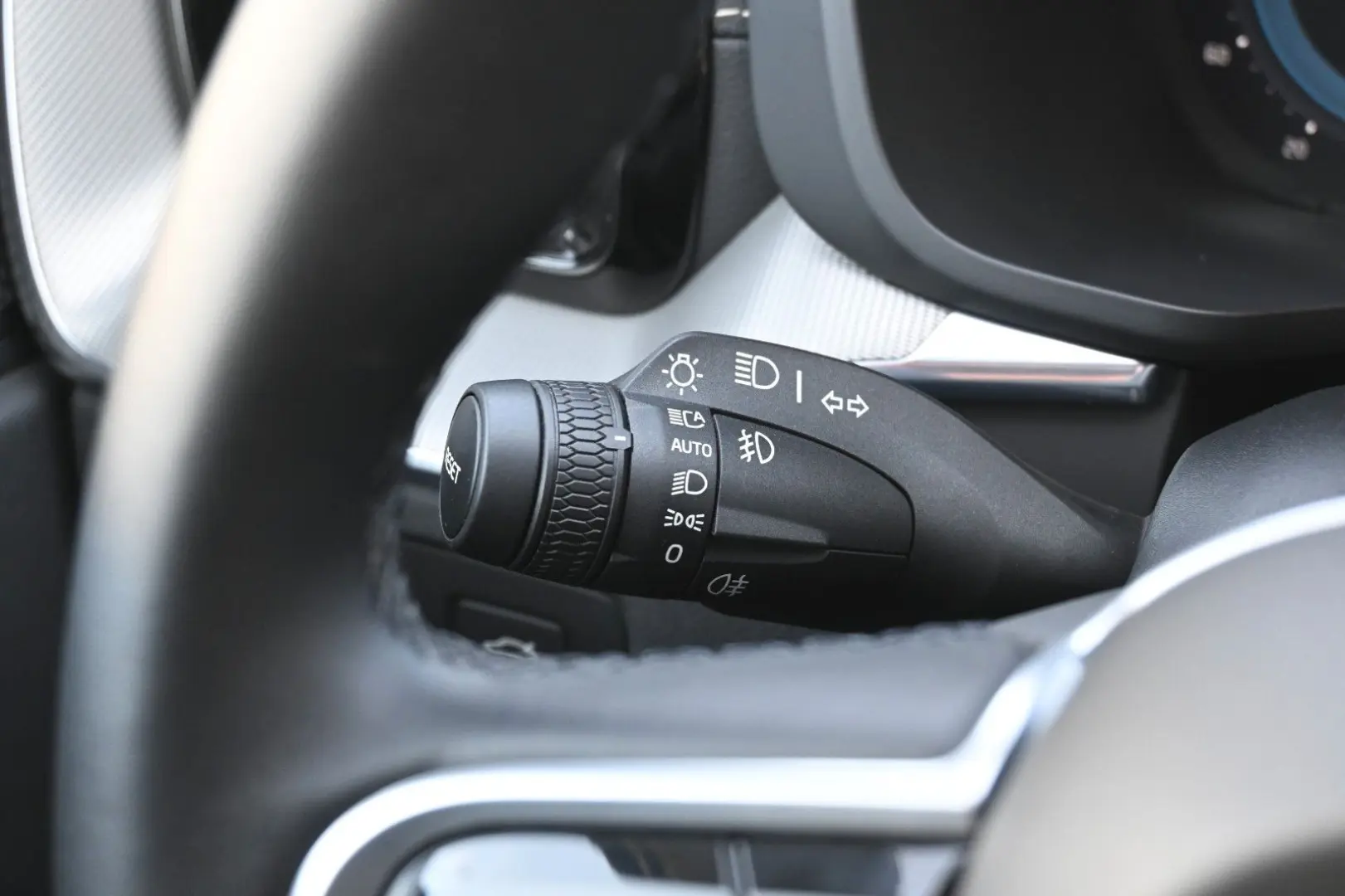 XC60 B5D AWD R-Design LUFT 360 H&K STHZ HUD QI