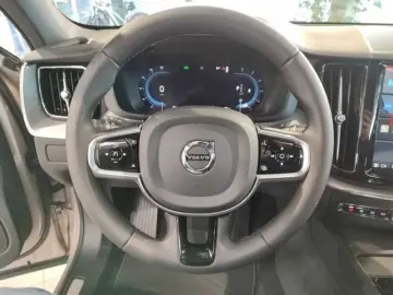 XC60 Plus Diesel  B4 AWD Mild-Hybrid  Dark Luftf