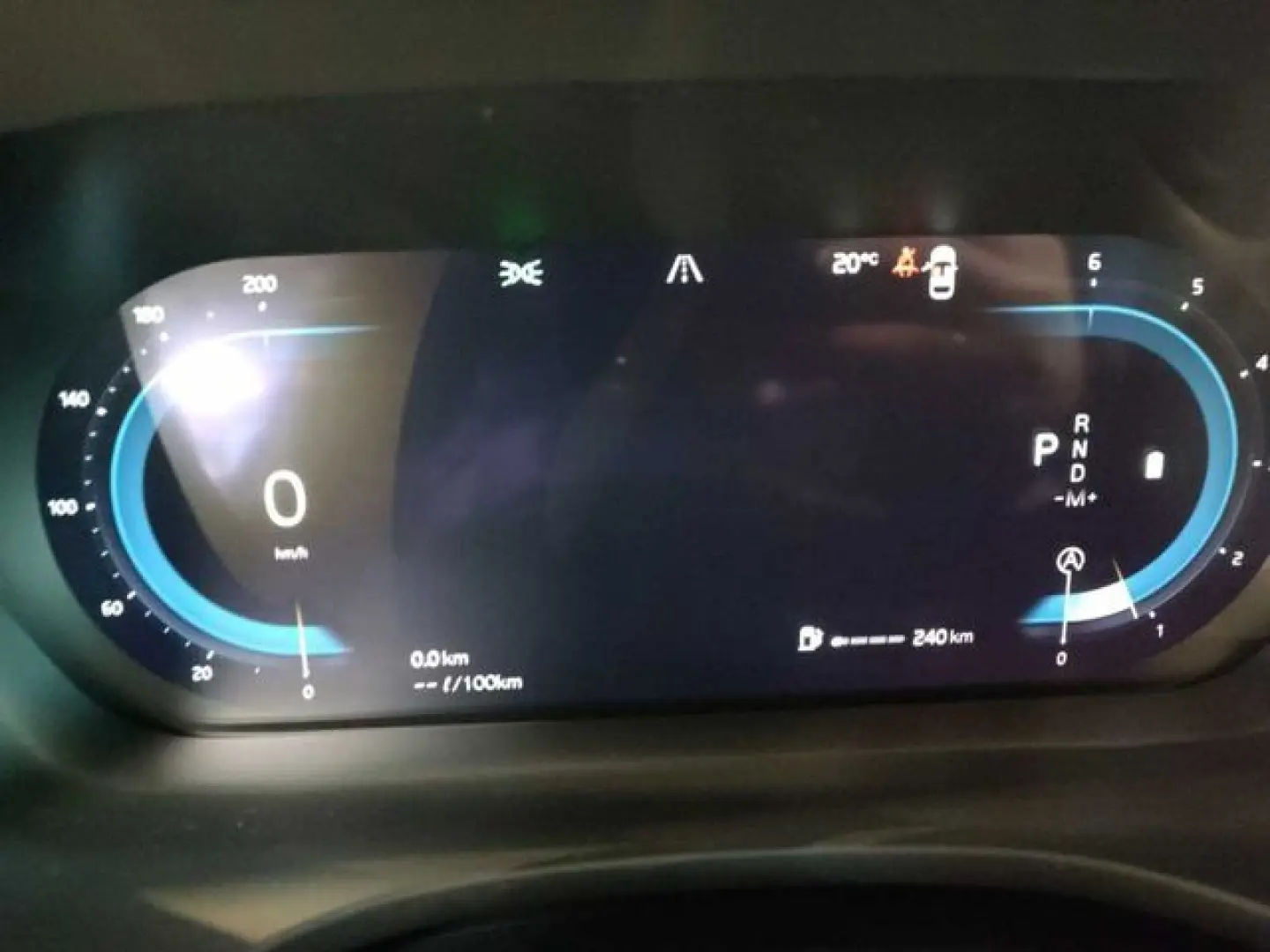 XC60 Plus Diesel  B4 AWD Mild-Hybrid  Dark Luftf