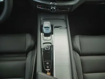 XC60 Plus Diesel  B4 AWD Mild-Hybrid  Dark Luftf