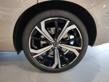 XC60 Plus Diesel  B4 AWD Mild-Hybrid  Dark Luftf