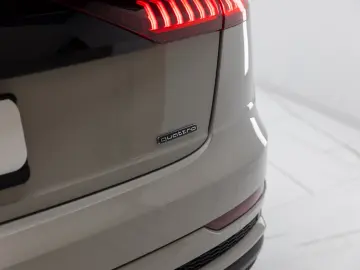 AUDI Q8 55 TFSI e STOC SIBIU