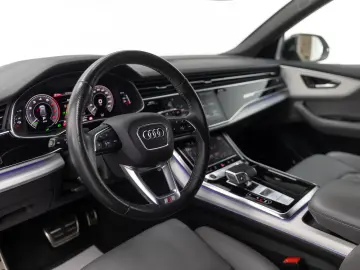 AUDI Q8 55 TFSI e STOC SIBIU