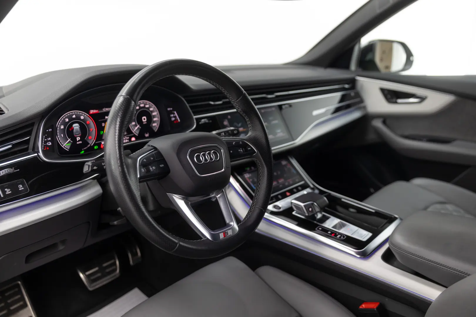 AUDI Q8 55 TFSI e STOC SIBIU