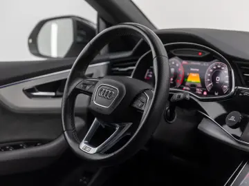 AUDI Q8 55 TFSI e STOC SIBIU