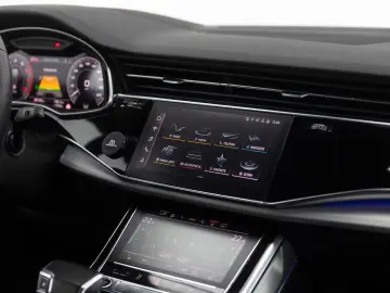 AUDI Q8 55 TFSI e STOC SIBIU