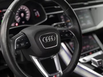 AUDI Q8 55 TFSI e STOC SIBIU
