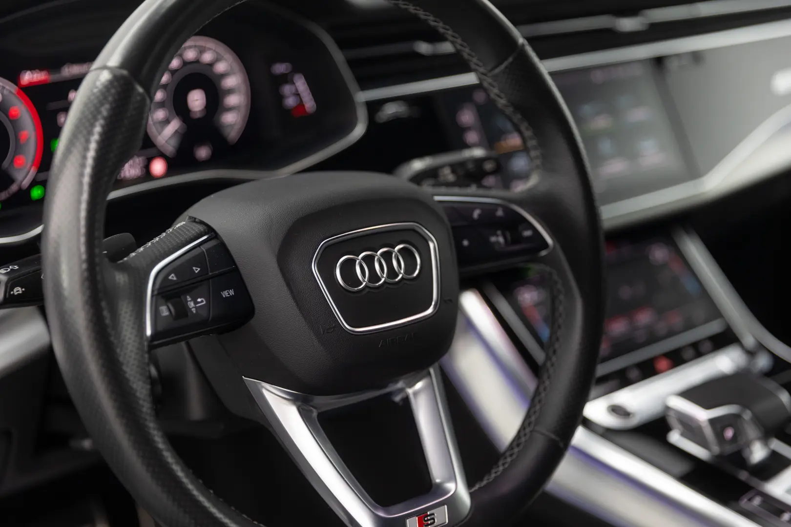 AUDI Q8 55 TFSI e STOC SIBIU