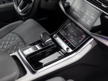 AUDI Q8 55 TFSI e STOC SIBIU