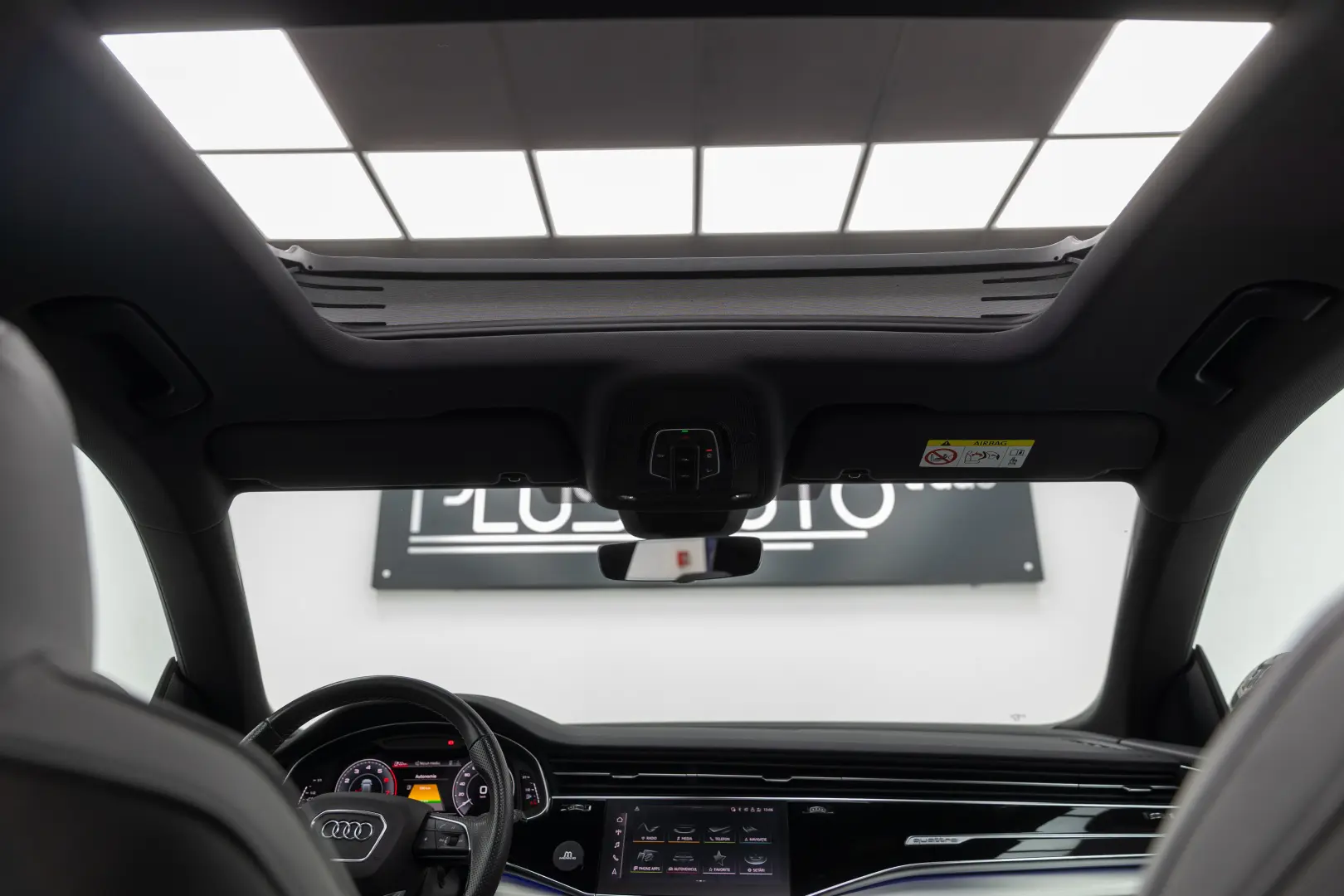 AUDI Q8 55 TFSI e STOC SIBIU