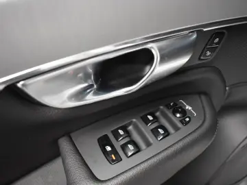 XC90 Momentum Pro AWD AHK LEDER SCHIEBEDACH LED