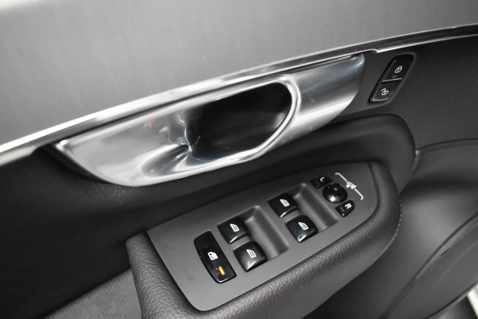 XC90 Momentum Pro AWD AHK LEDER SCHIEBEDACH LED