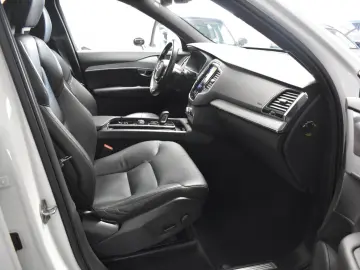 XC90 Momentum Pro AWD AHK LEDER SCHIEBEDACH LED