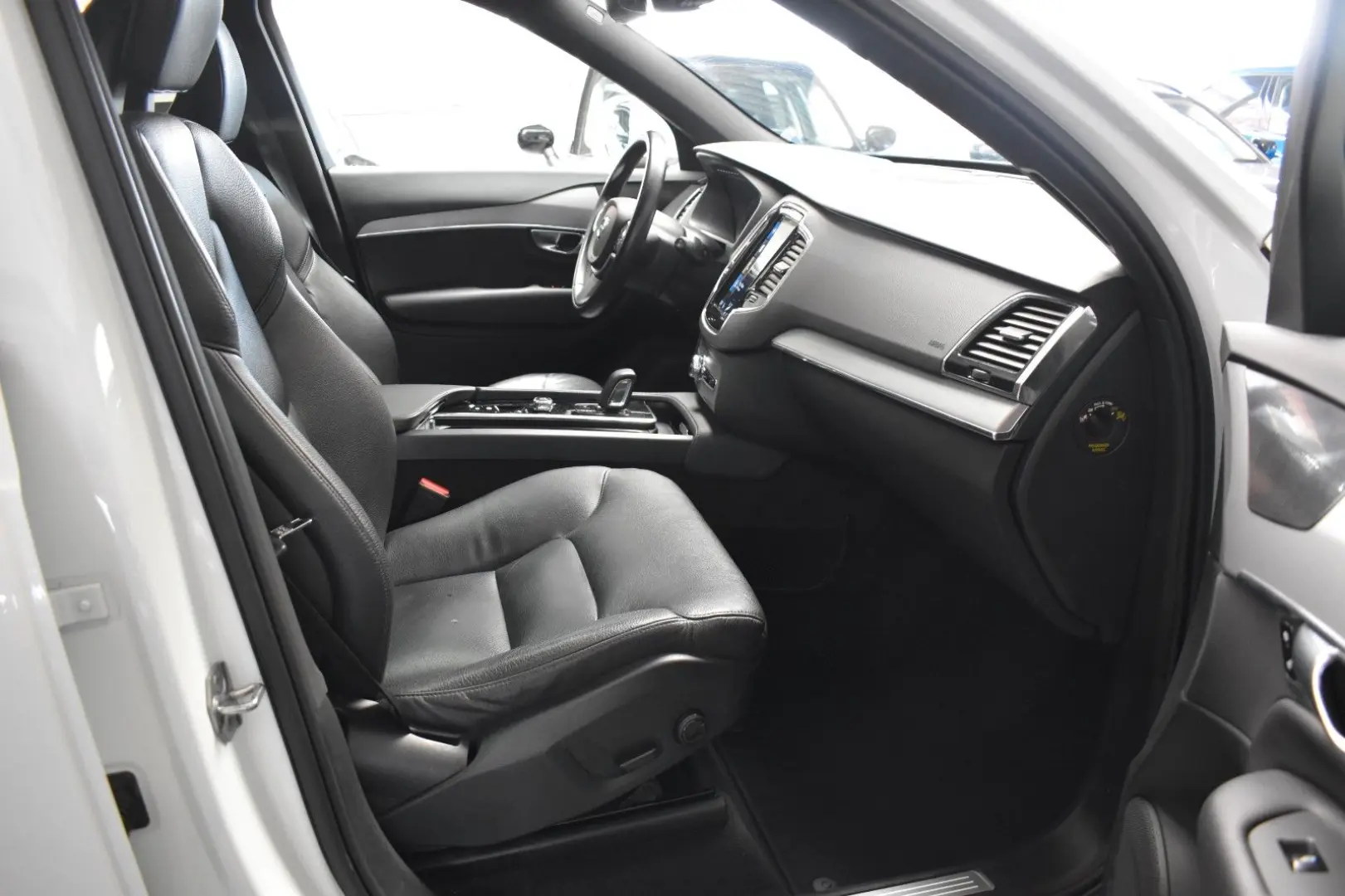 XC90 Momentum Pro AWD AHK LEDER SCHIEBEDACH LED