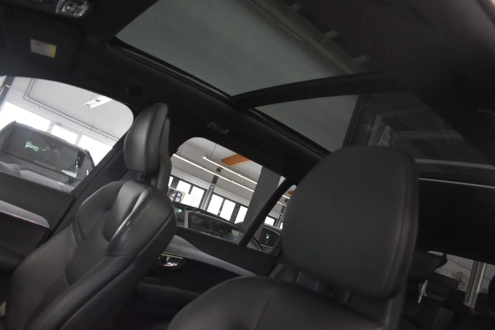 XC90 Momentum Pro AWD AHK LEDER SCHIEBEDACH LED