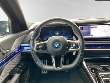 M760e xDrive SkyLounge Bowers&Wilkins Massage