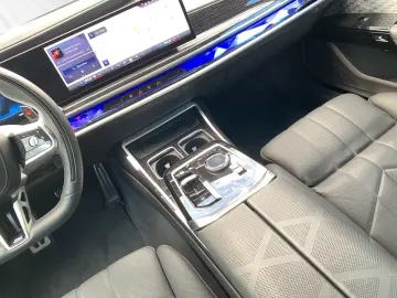 M760e xDrive SkyLounge Bowers&Wilkins Massage