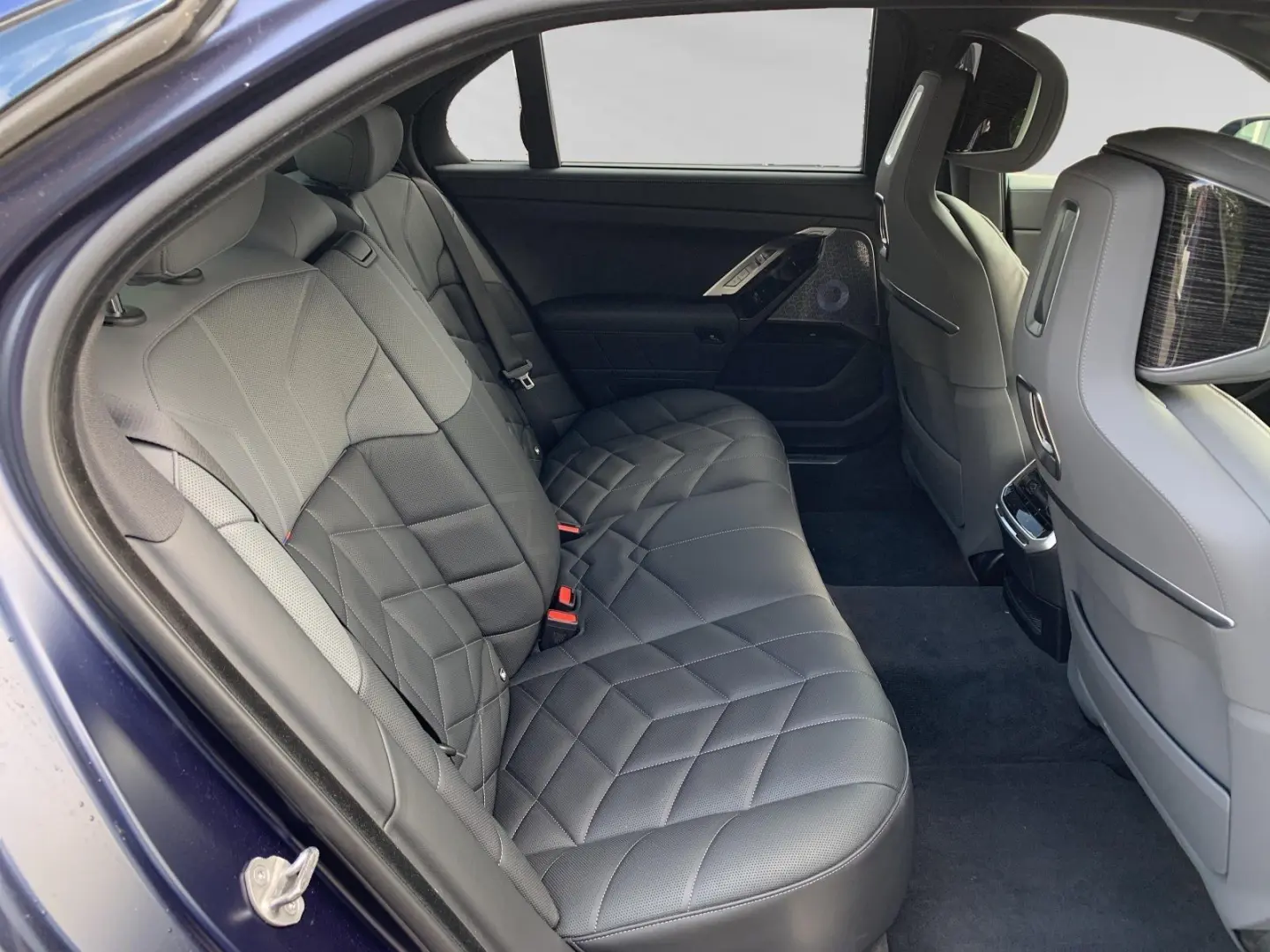M760e xDrive SkyLounge Bowers&Wilkins Massage