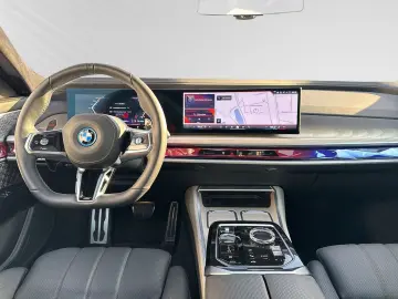 M760e xDrive TV-Fond-Entert. AHK SkyLounge B&W
