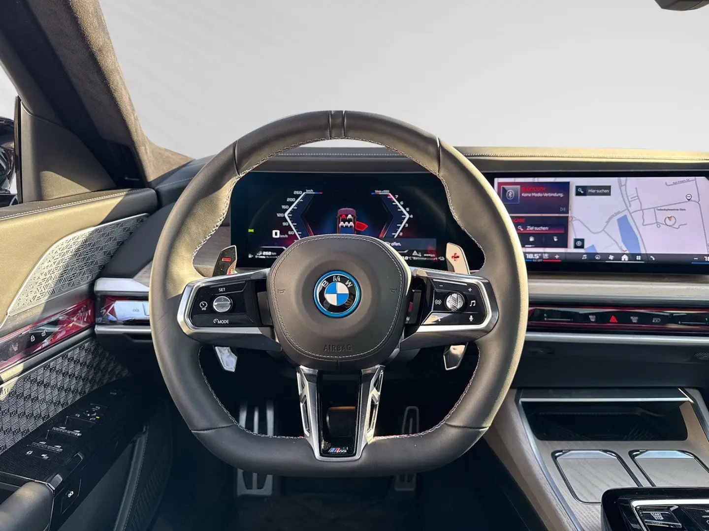 M760e xDrive TV-Fond-Entert. AHK SkyLounge B&W