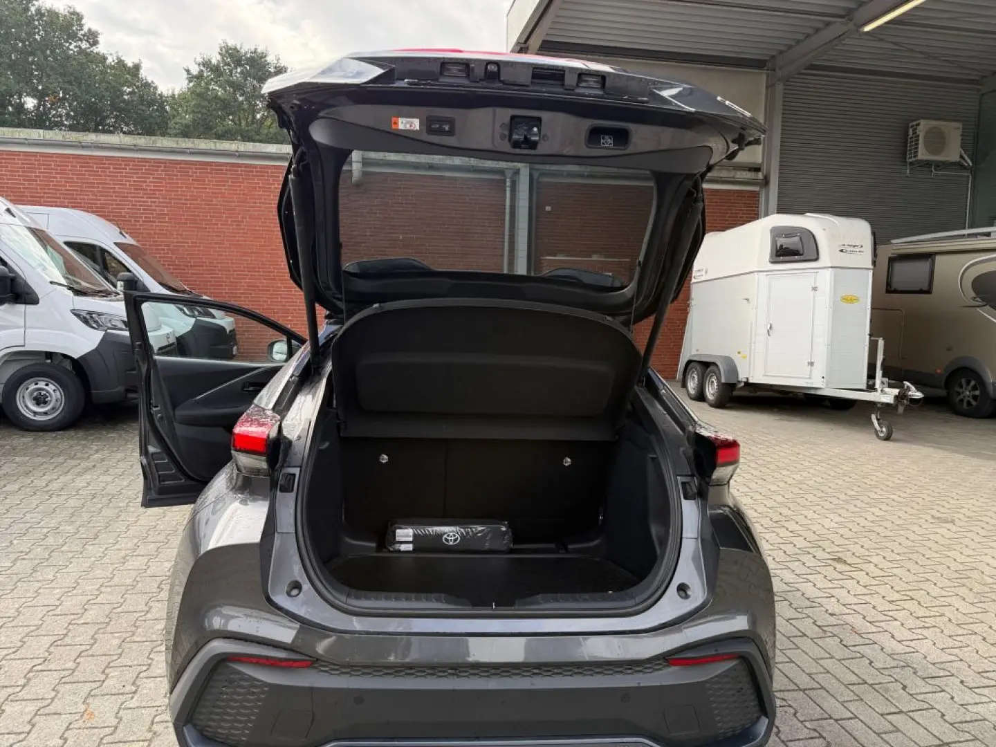 C-HR 1.8 Hybrid Team D Apple Car Play