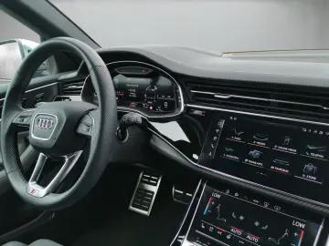 SQ8 SUV TFSI quattro tiptronic AHK HUD LASER B&O