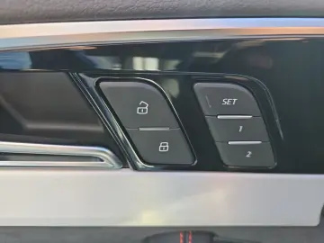 RS 4 Avant TFSI quattro tiptronic  HUD PANO