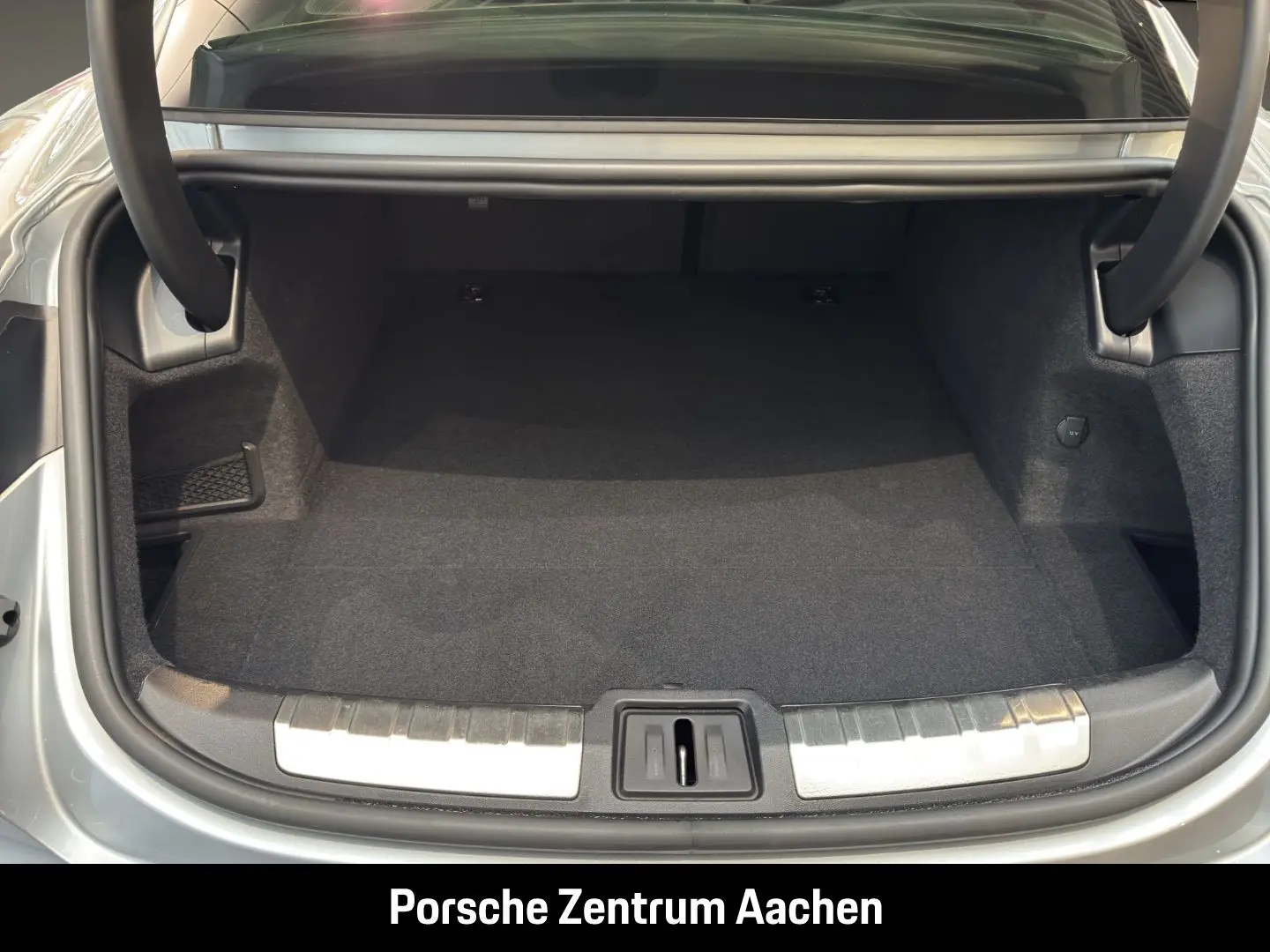 Taycan Turbo Burmester LED-Matrix Panoramadach