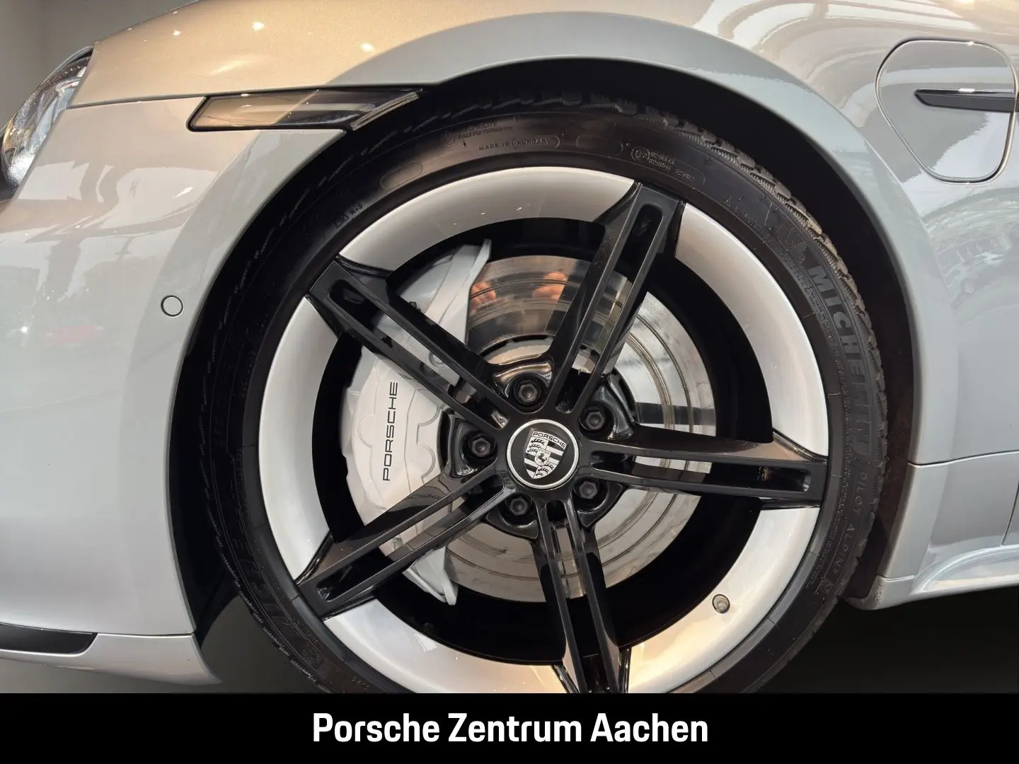 Taycan Turbo Burmester LED-Matrix Panoramadach