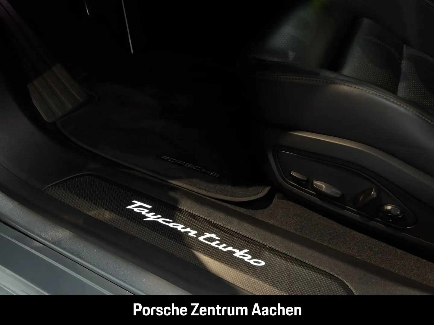 Taycan Turbo Burmester LED-Matrix Panoramadach