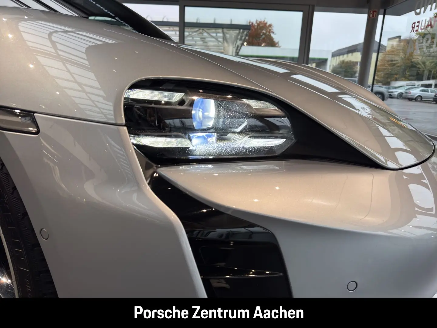 Taycan Turbo Burmester LED-Matrix Panoramadach