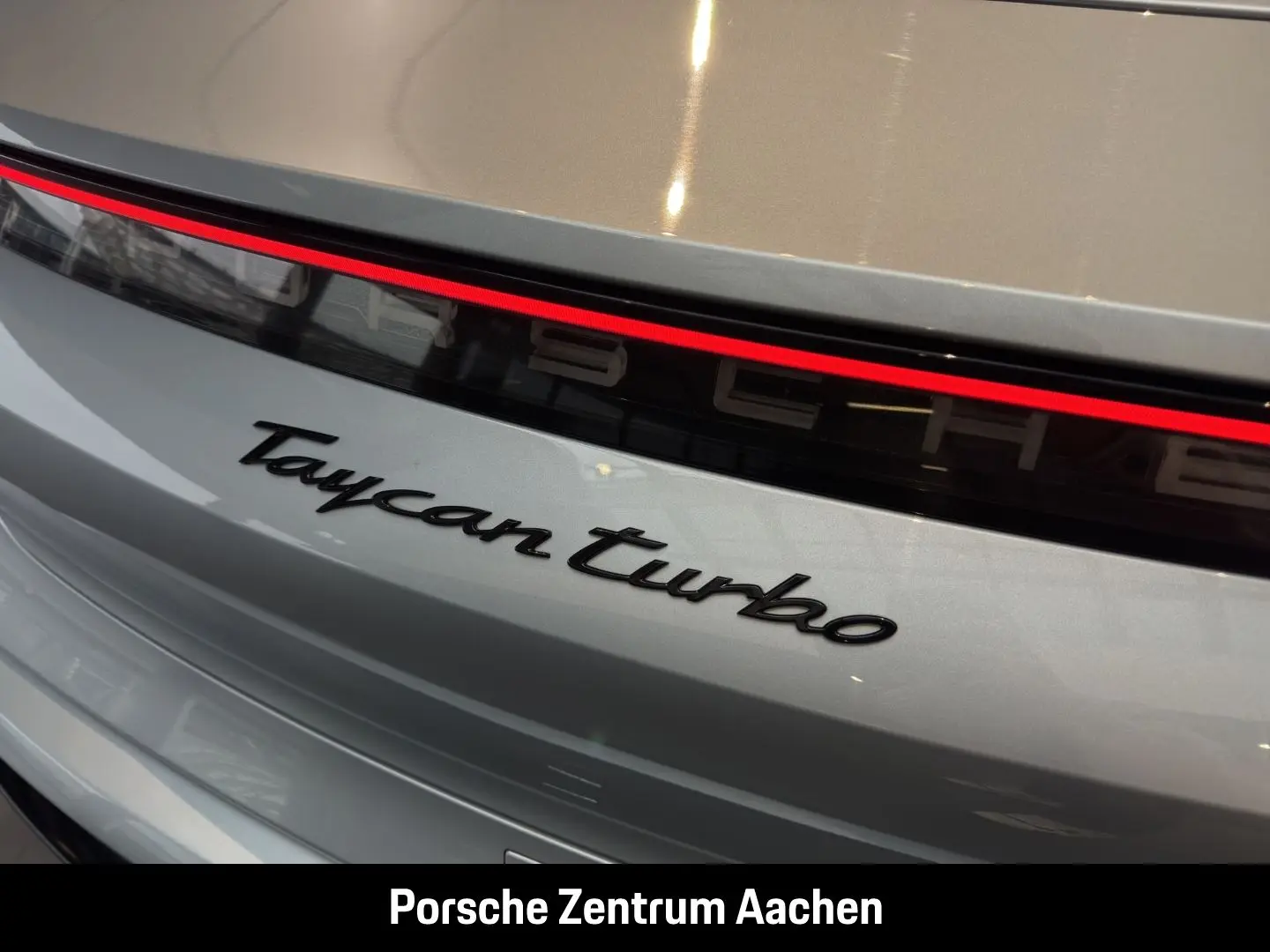 Taycan Turbo Burmester LED-Matrix Panoramadach