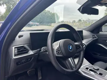 330 e xDrive Touring M Sport Pro Head-Up eSitze