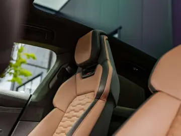 RS e-tron GT RS e-tron GT - Aventurin Green - Fu