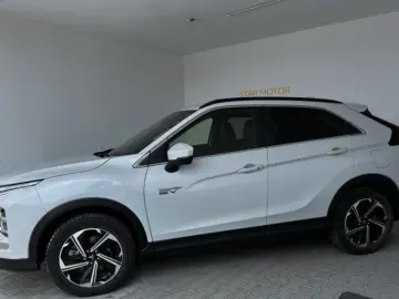 MITSUBISHI ECLIPSE CROSS 2.4 PHEV Intense CVT 4WD