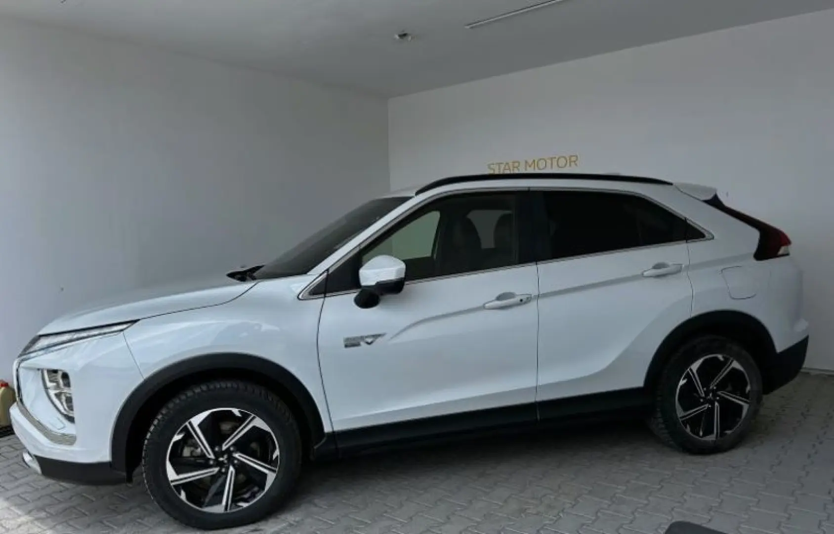 MITSUBISHI ECLIPSE CROSS 2.4 PHEV Intense CVT 4WD