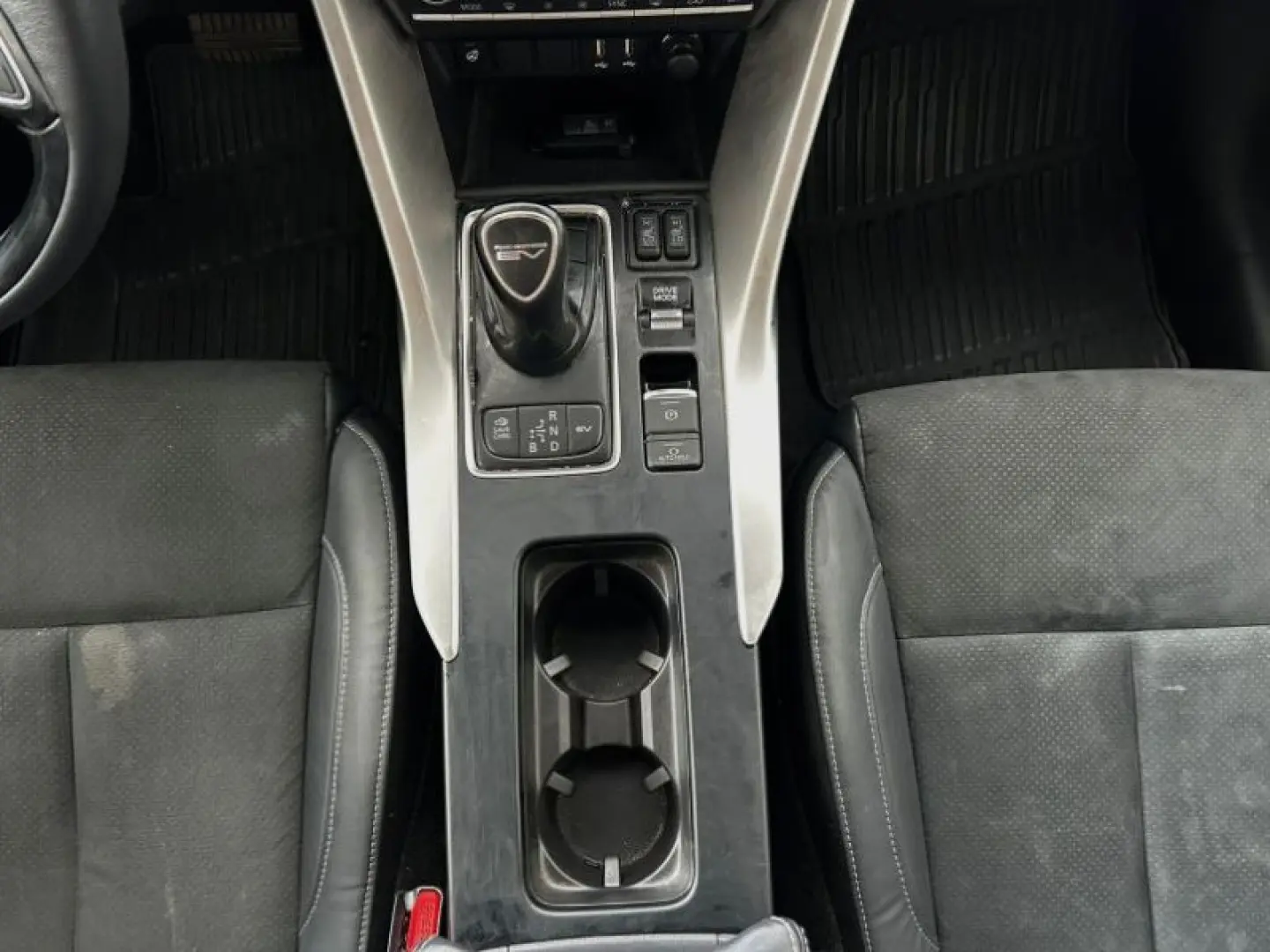 MITSUBISHI ECLIPSE CROSS 2.4 PHEV Intense CVT 4WD