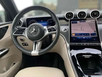 GLC 220 d 4M Avantgarde MBUX Pano Distr LED 360