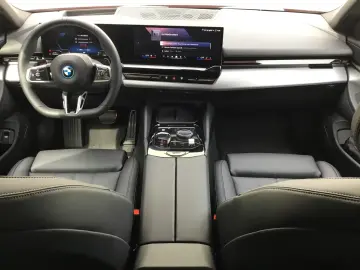 BMW 530 e xDrive M SPORT ICONIC GLOW