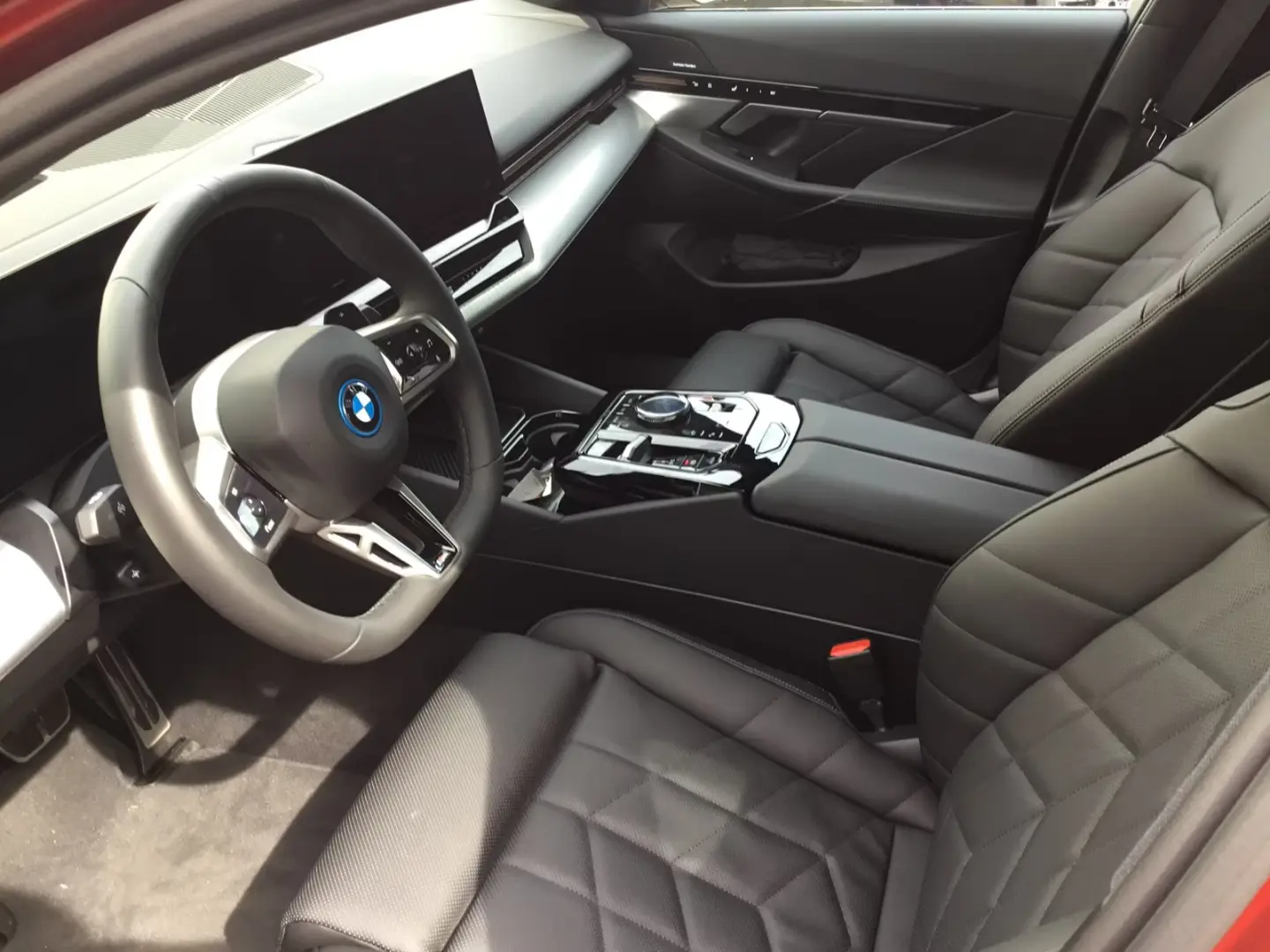 BMW 530 e xDrive M SPORT ICONIC GLOW