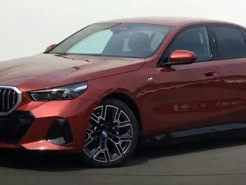 BMW 530 e xDrive M SPORT ICONIC GLOW