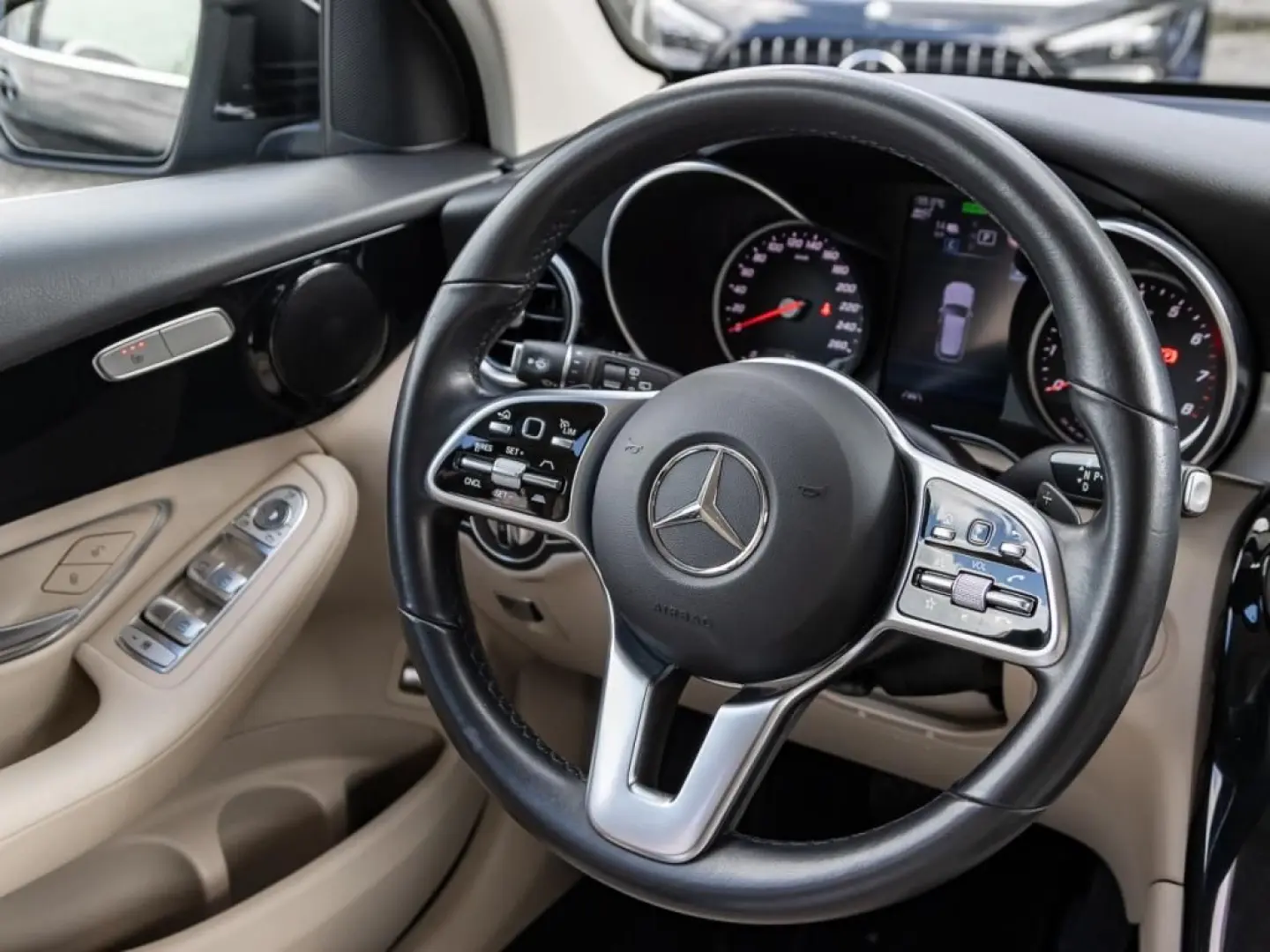 GLC 300 e 4M  AHK Cam Distr LED TotW MBUX Navi