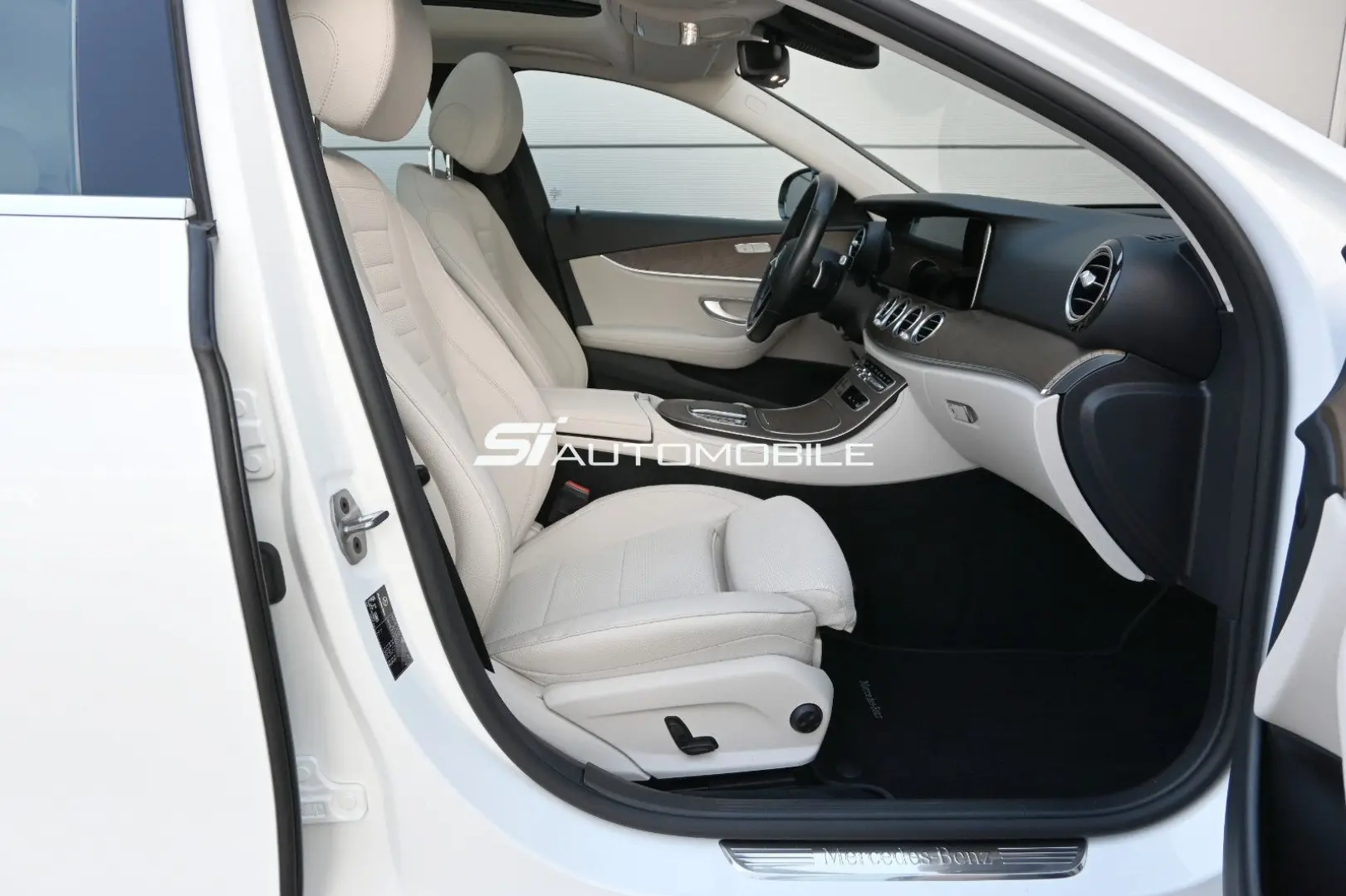 E 220 d 4MATIC Exclusive  AHK PANO STANDHEIZUNG