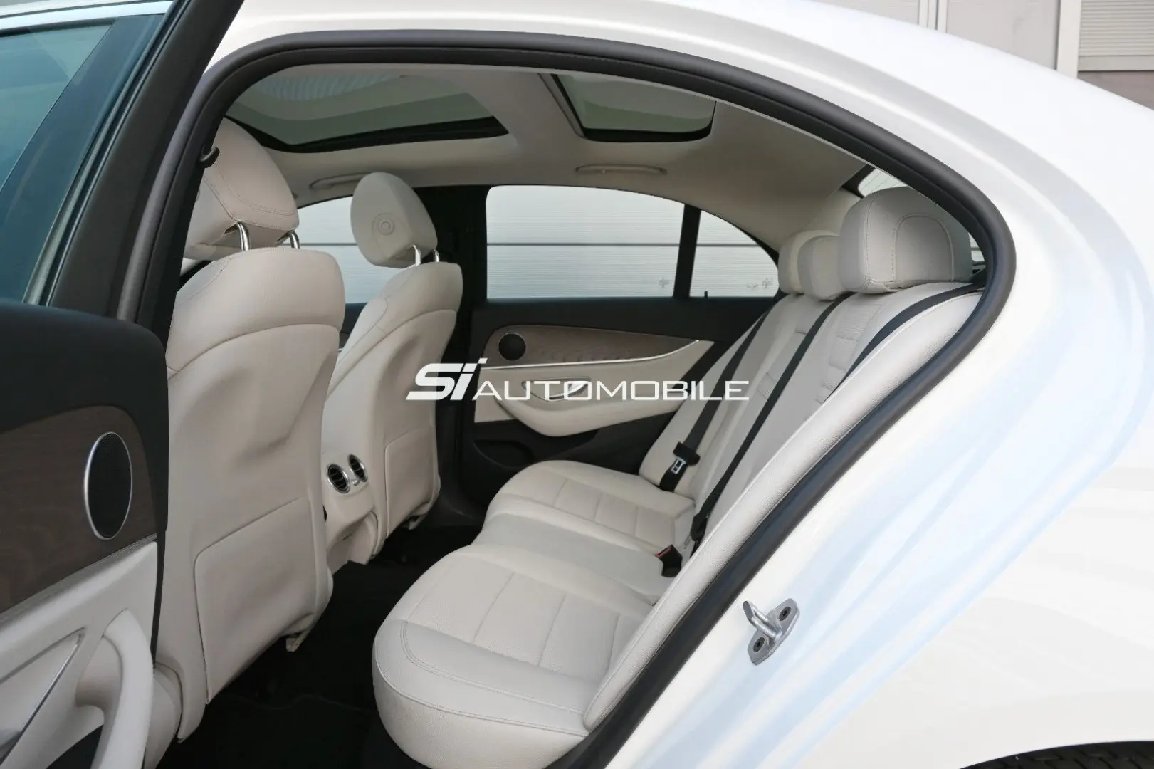 E 220 d 4MATIC Exclusive  AHK PANO STANDHEIZUNG
