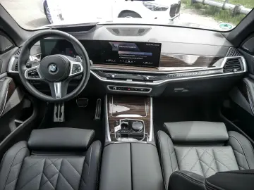 X5 XDR 30D Iconic Glow  HK   M Sport AHK