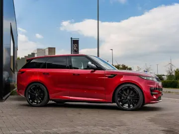 Range Rover Sport P440e Dynamic SE - Firenze Red
