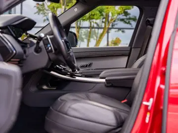 Range Rover Sport P440e Dynamic SE - Firenze Red
